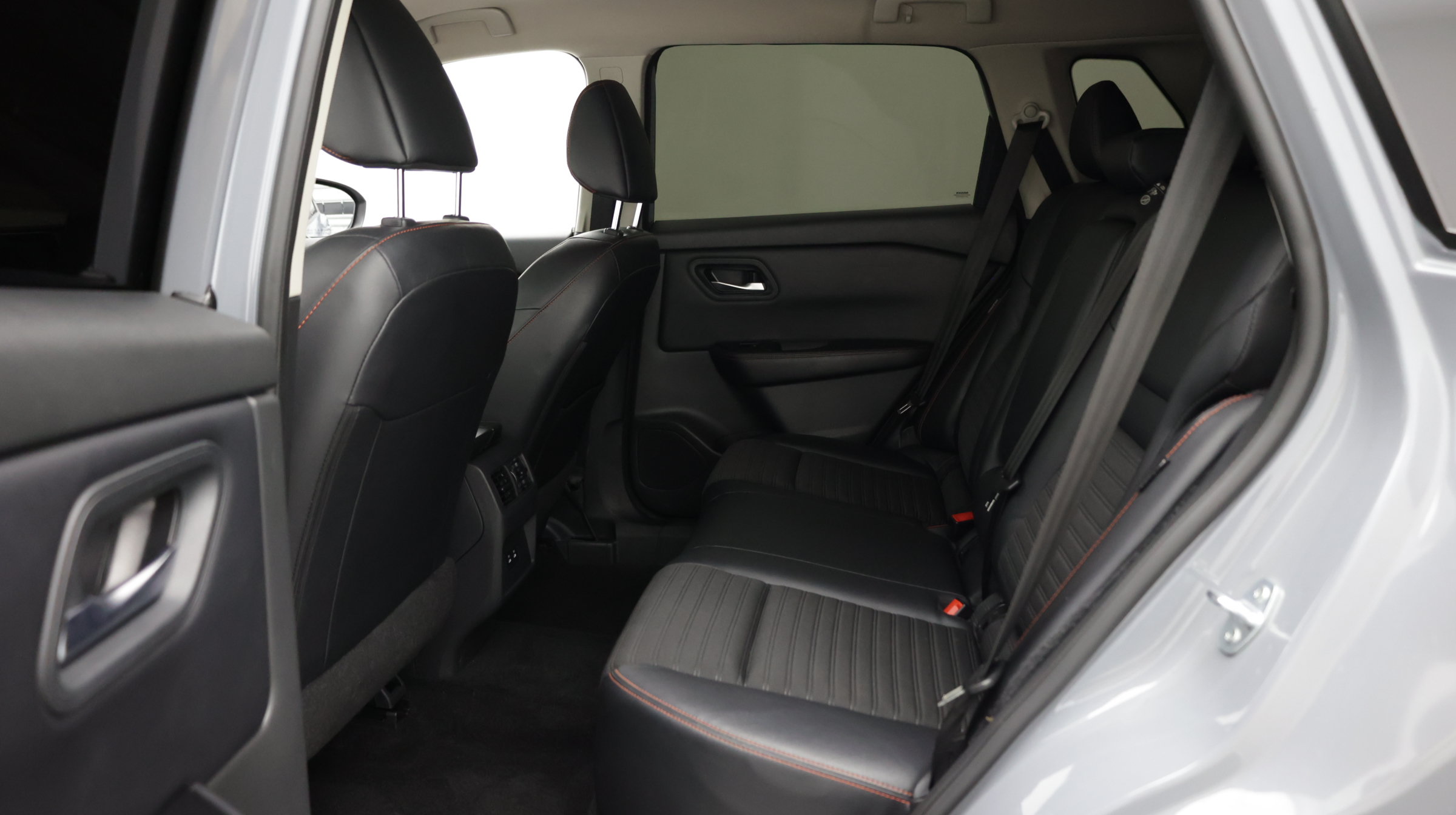 Used 2025 Nissan Rogue SV AWD/4WD image 29