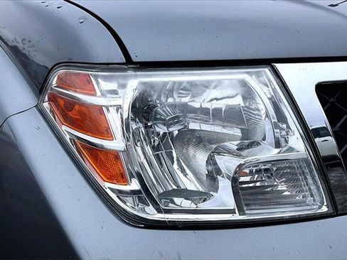 Used 2018 Nissan Frontier SV image 30