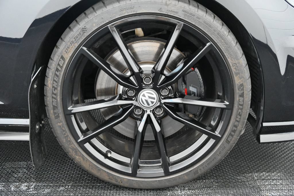 Used 2019 Volkswagen Golf R 4-Door AWD/4WD image 53