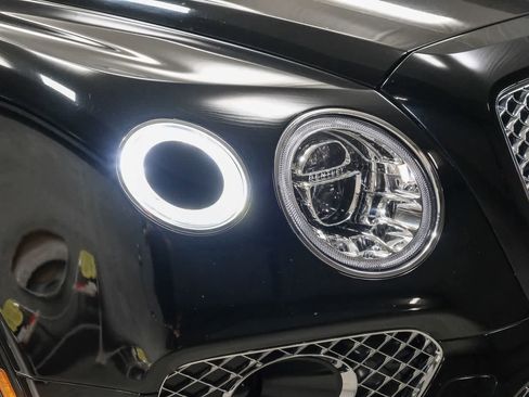 Used 2018 Bentley Bentayga AWD/4WD image 14