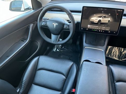 Used 2022 Tesla Model Y Long Range AWD/4WD image 17