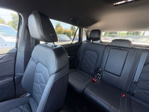 Used 2025 Volkswagen Atlas Cross Sport SE FWD image 42