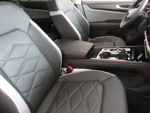 New 2025 Volkswagen Atlas Peak Edition SE image 27