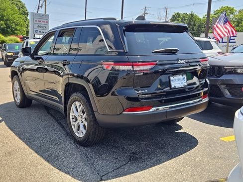 Certified 2023 Jeep Grand Cherokee Limited AWD/4WD image 7