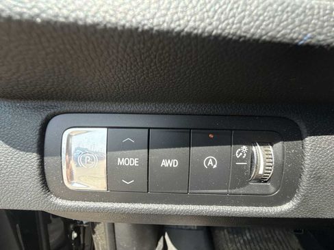 Used 2025 Chevrolet Traverse LT w/ Driver Confidence Package AWD/4WD image 18