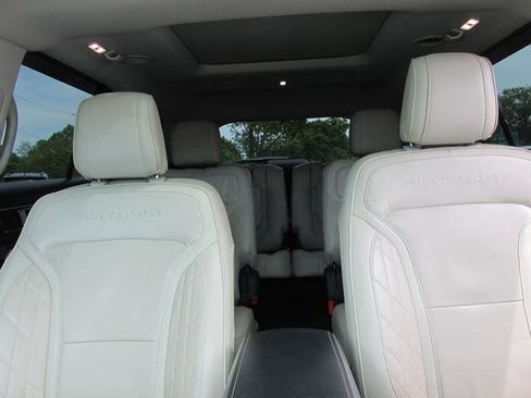 Used 2018 Ford Explorer Platinum AWD/4WD image 12