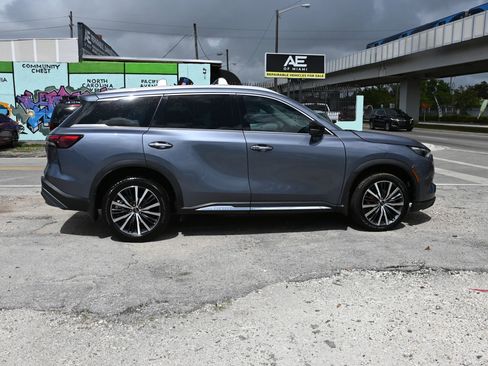 Used 2023 INFINITI QX60 Sensory w/ Vision Package FWD image 6