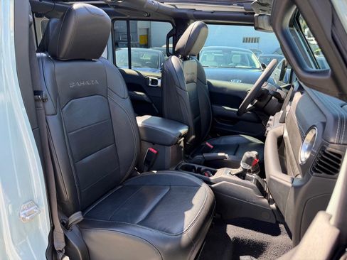 Used 2023 Jeep Wrangler Sahara image 32