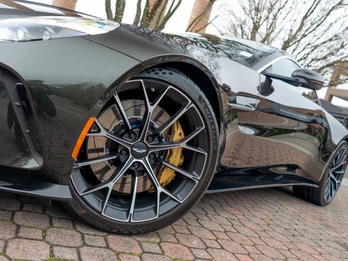 Used 2025 Aston Martin V8 Vantage Coupe image 36