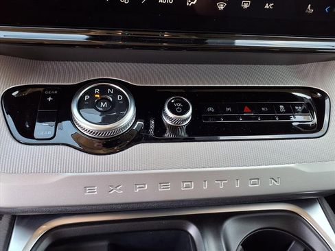 New 2026 Ford Expedition Active image 9