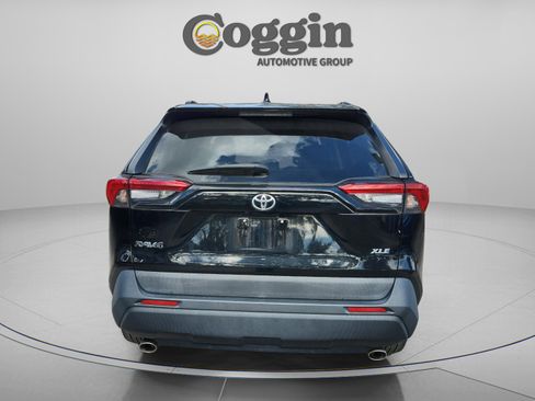 Used 2019 Toyota RAV4 XLE Premium image 4