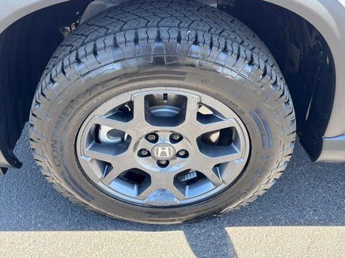 Used 2025 Honda Pilot TrailSport image 10