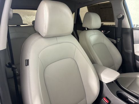 Used 2023 Hyundai Kona Limited image 27