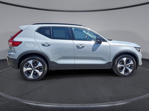Certified 2026 Volvo XC40 B5 Plus AWD/4WD image 32