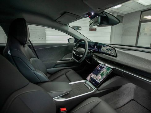 Used 2025 Lucid Air Touring AWD/4WD image 14