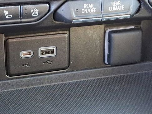 Used 2023 GMC Yukon SLT image 28