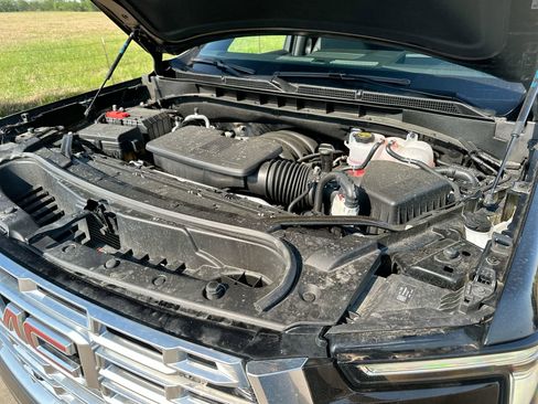 Used 2025 GMC Yukon XL Denali w/ Sun & Power Step Package image 25