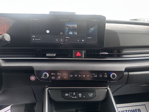 Used 2026 Kia Carnival SX FWD image 16