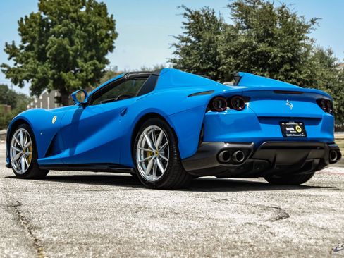 Used 2022 Ferrari 812 GTS RWD image 11