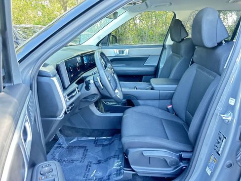 Used 2025 Hyundai Santa Fe SE FWD image 11