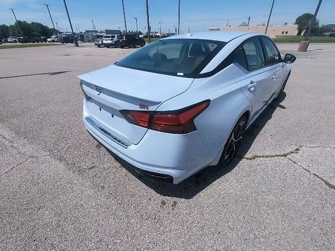 Used 2023 Nissan Altima 2.5 SR w/ SR Premium Package FWD image 5