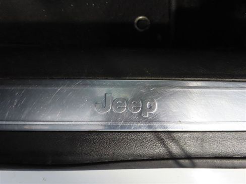 Used 2020 Jeep Cherokee Limited image 17