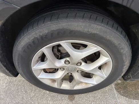 Used 2018 Chrysler Pacifica Touring-L Plus w/ Tire & Wheel Group image 2