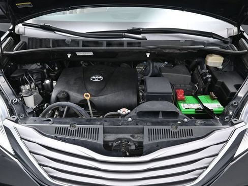 Certified 2017 Toyota Sienna XLE w/ XLE Navigation Package FWD image 33