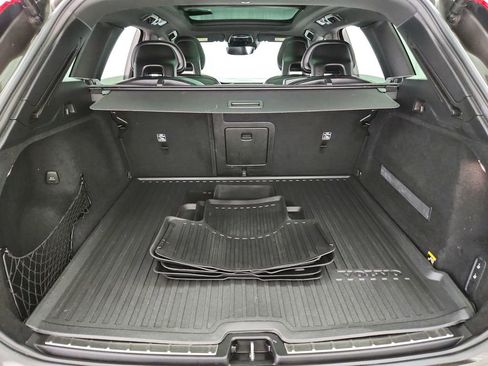 Used 2018 Volvo XC60 T6 Inscription w/ Luxury Seat Package AWD/4WD image 32