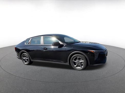 Used 2025 Kia K4 FWD image 2