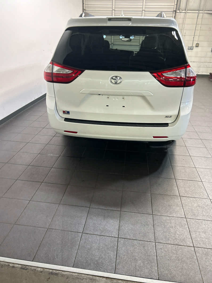 Used 2019 Toyota Sienna XLE FWD image 7