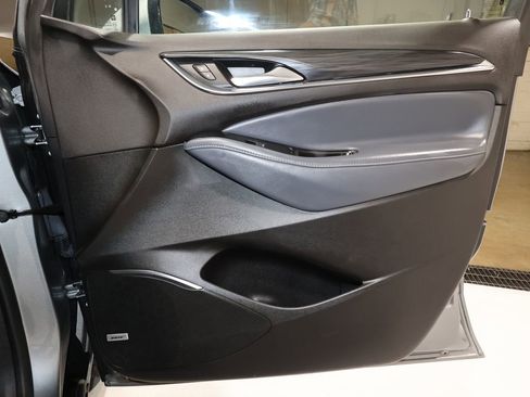 Used 2024 Buick Enclave Premium image 19