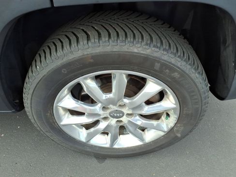 Used 2015 Jeep Cherokee Limited w/ Trailer Tow Group AWD/4WD image 21