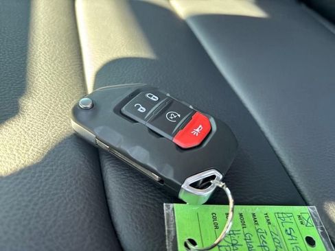 New 2025 Jeep Gladiator Sport image 31