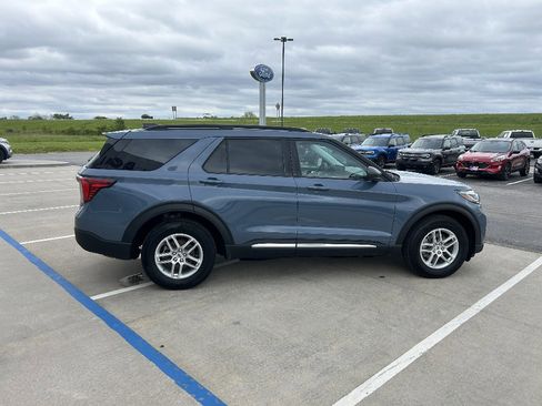 Used 2025 Ford Explorer Active AWD/4WD image 6