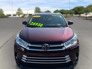 Used 2019 Toyota Highlander SE video 2