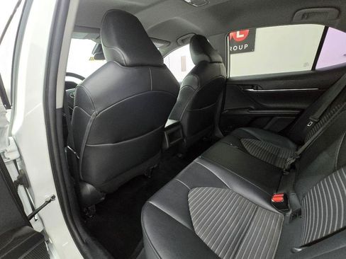 Used 2021 Toyota Camry SE FWD image 16