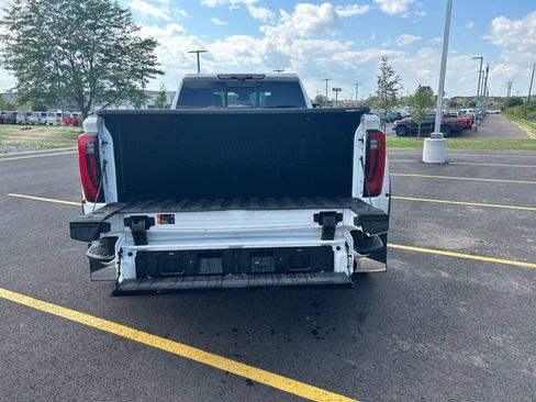 Used 2024 GMC Sierra 3500 Denali Ultimate AWD/4WD image 5