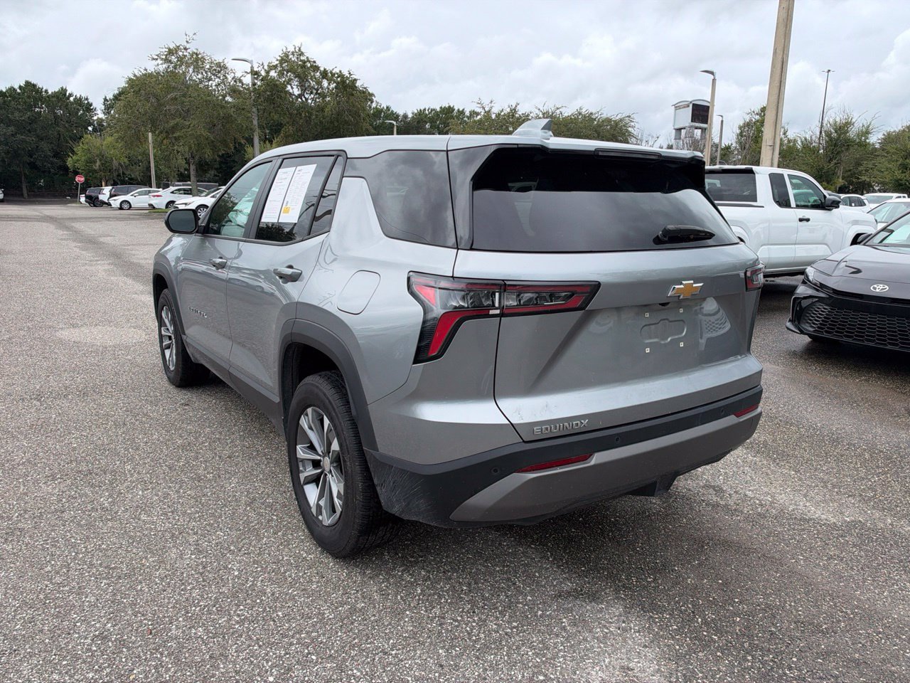 Used 2025 Chevrolet Equinox LT FWD image 3