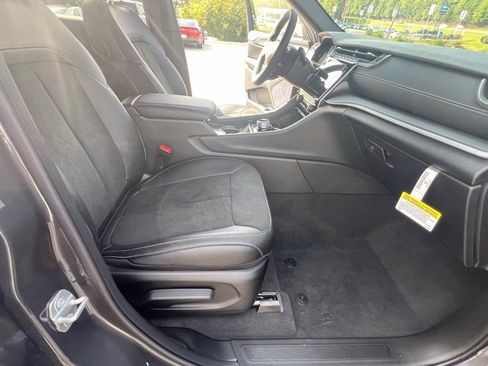 New 2025 Jeep Grand Cherokee L Altitude image 35