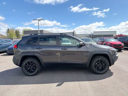 Used 2015 Jeep Cherokee Trailhawk w/ Comfort/Convenience Group AWD/4WD image 14