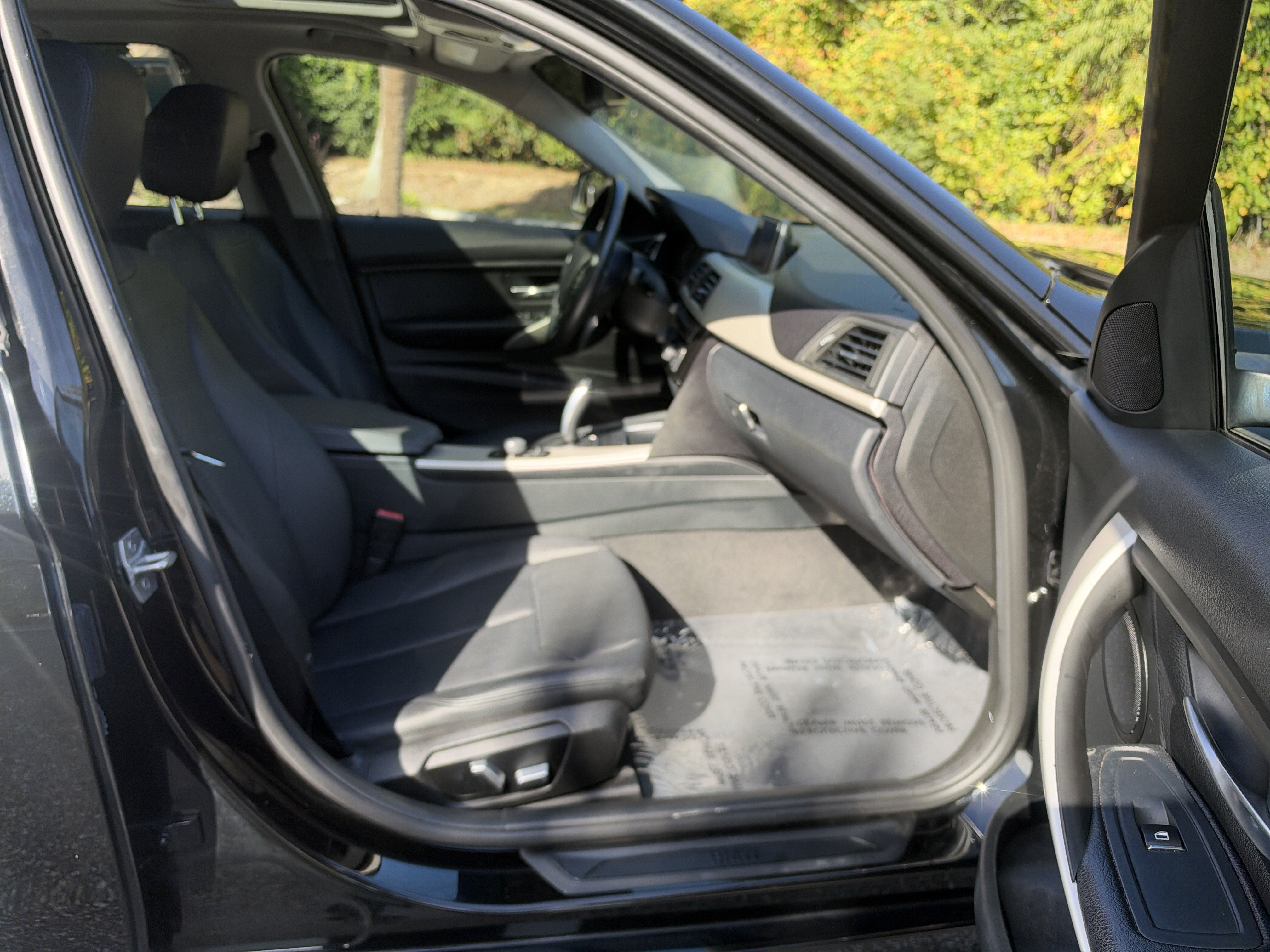 Used 2017 BMW 320i Sedan RWD image 24