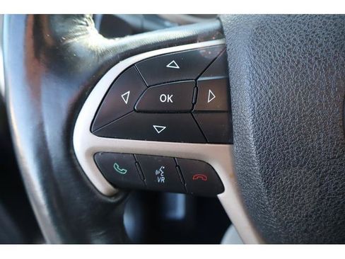 Used 2016 Jeep Cherokee Latitude w/ Cold Weather Group AWD/4WD image 12