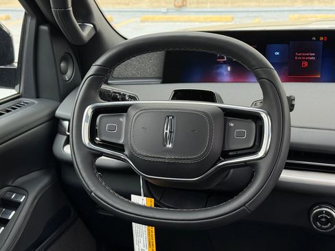 New 2026 Lincoln Navigator L Reserve AWD/4WD image 21