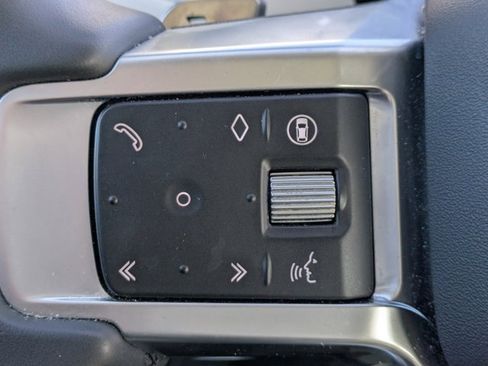 Used 2025 Land Rover Discovery S image 18