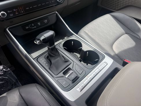 Used 2026 Kia Carnival FWD image 44
