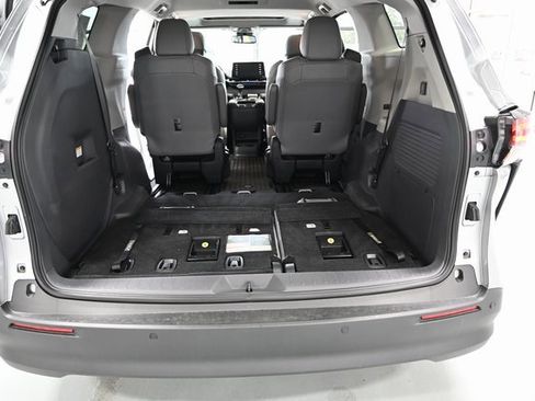 Used 2023 Toyota Sienna XLE image 29