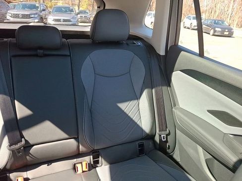 Certified 2025 Volkswagen Tiguan SE w/ Panoramic Sunroof Package image 20