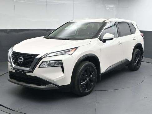 Certified 2023 Nissan Rogue SV image 4