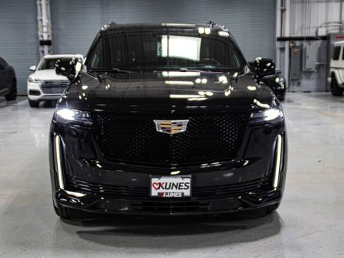 Used 2022 Cadillac Escalade ESV Sport Platinum w/ LPO, ONYX Package image 3